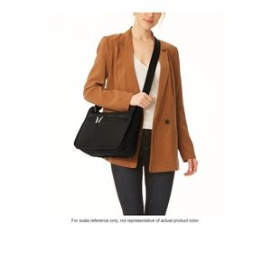 NWOT LeSportsSac Deluxe Everyday Bag